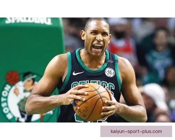 以斯普利特盛赞杨瀚森持续进步高位策应组织能力出众带动球队进攻