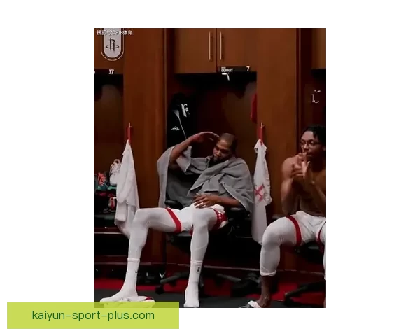 火箭更衣室泼水庆祝杜兰特超越乔丹 赤膊领取比赛用球回忆经典时刻